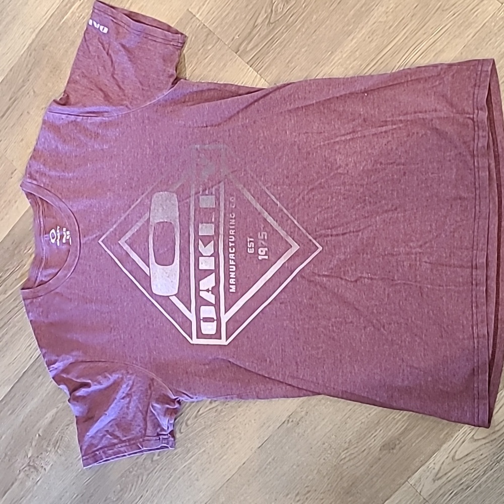 LIKE NEW Oakley Mens Medium T Shirt